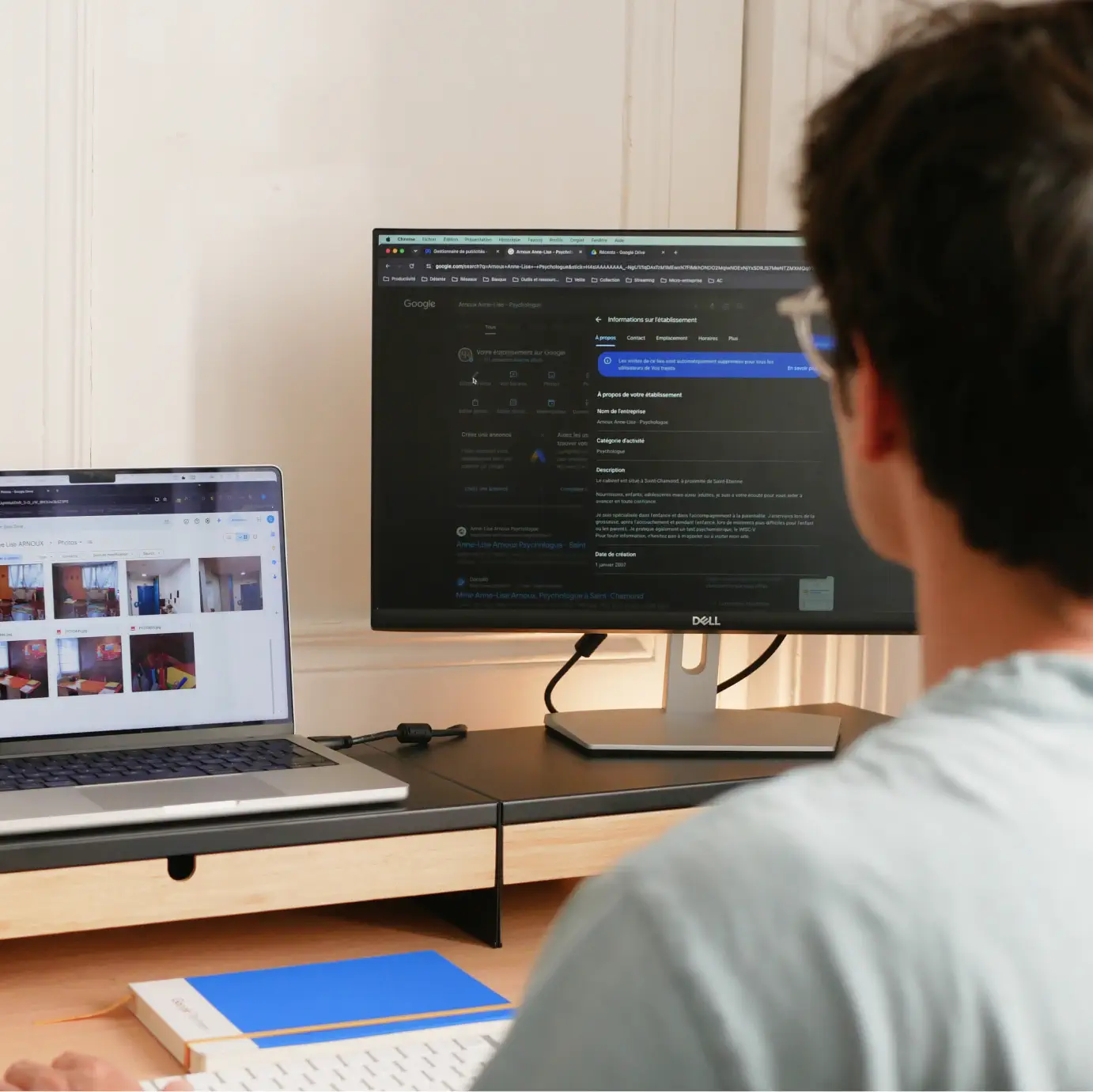 Corentin Arnoux au travail sur la fiche d'établissement Google d'un client